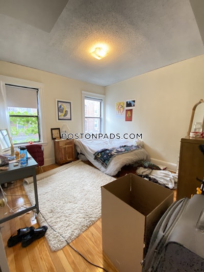 Brookline 4 Beds 2 Baths  Boston University - $5,000 No Fee