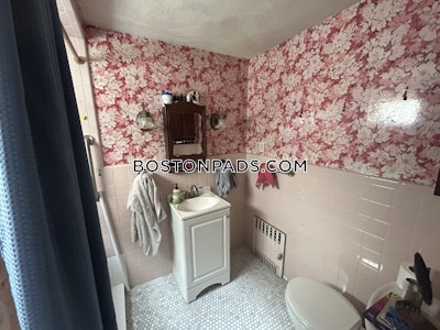 Somerville 2.5 Beds 2 Baths  Tufts - $3,200 No Fee