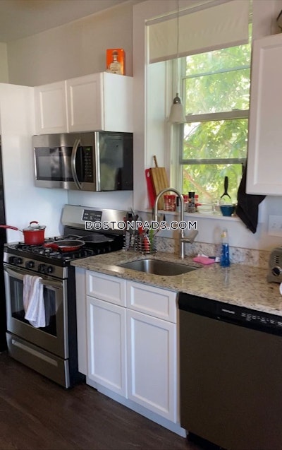 East Boston 2.5 Beds 1 Bath Boston - $2,050 No Fee