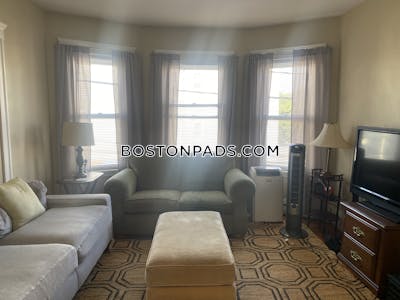 Somerville 3 Bed 1 Bath SOMERVILLE  Tufts - $3,000 No Fee