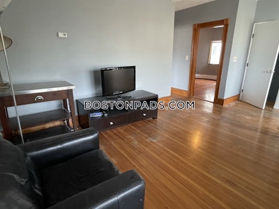 Medford 3 Beds 2 Baths  Tufts - $5,000 No Fee