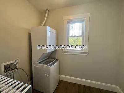 Dorchester Renovated 3 bed 1 bath available 9/1 on Callender St in Dorchester! Boston - $2,795 No Fee