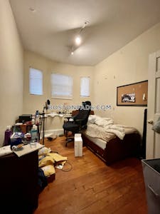 Brookline 3 Beds 1 Bath  Boston University - $4,200 No Fee