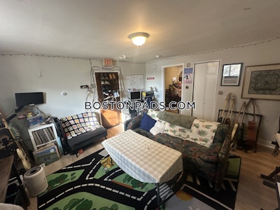 Brighton Renovated 2 bed 1 bath available 9/1 on Chiswick Rd in Brighton! Boston - $2,900 No Fee