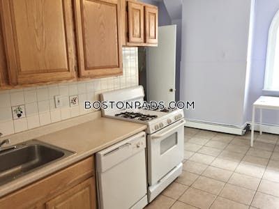 Brookline 4 Beds 2 Baths  Boston University - $5,200 No Fee