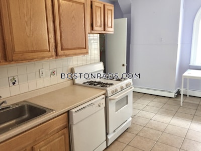 Brookline 4 Beds 2 Baths  Boston University - $5,200 No Fee